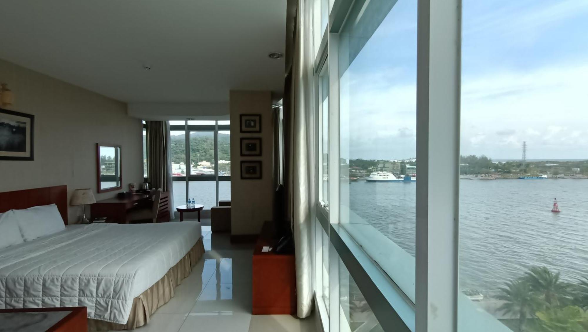 River Hotel Ха Тени Екстериор снимка