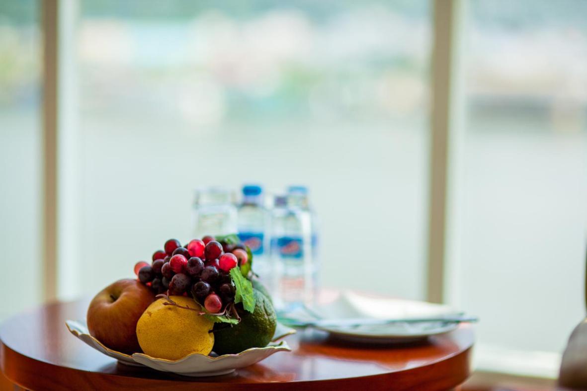 River Hotel Ха Тени Екстериор снимка