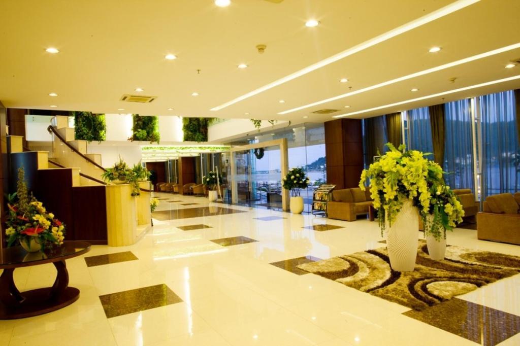 River Hotel Ха Тени Екстериор снимка